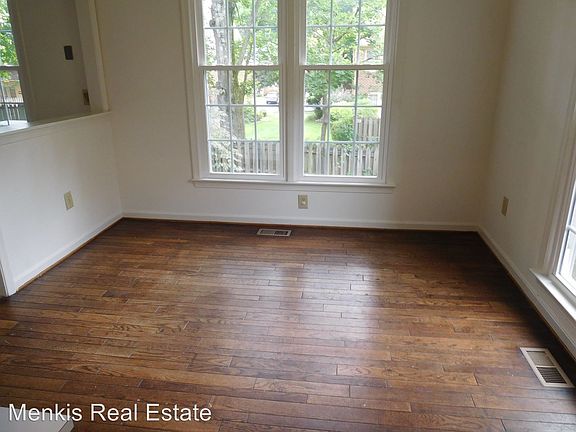 4th image of 6751 Surreywood Ln
