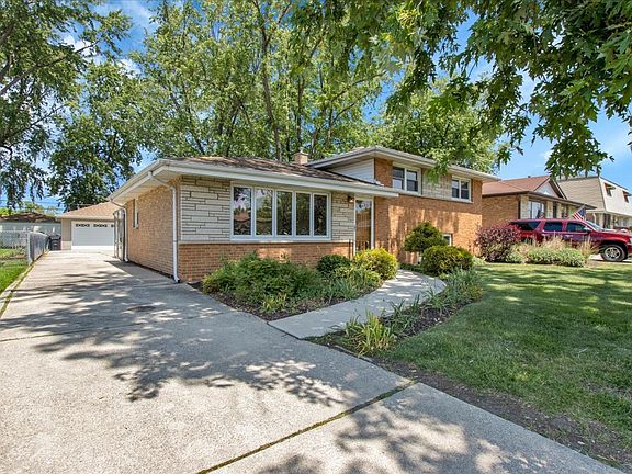 2nd image of 7924 W 74th Pl