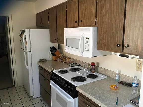 KITCHEN STOVE VIEW