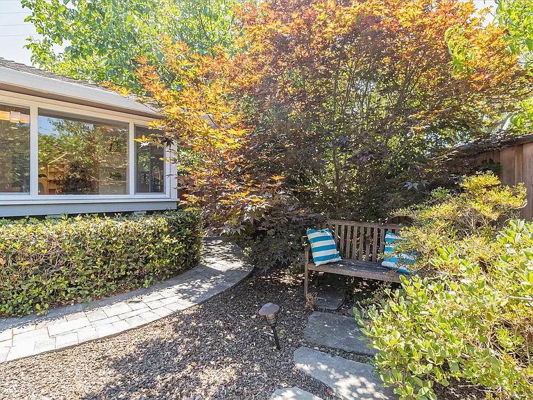 129 Lundy Ln — Photo 4