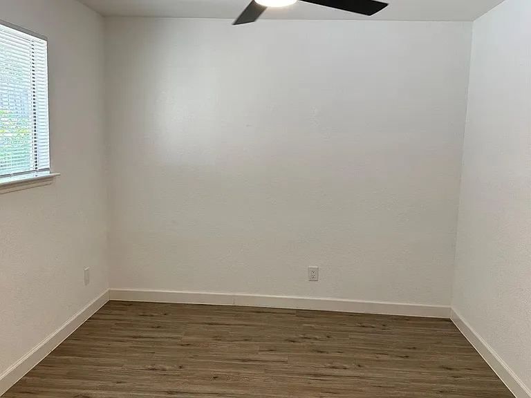 934 Bacliff Dr — Photo 16