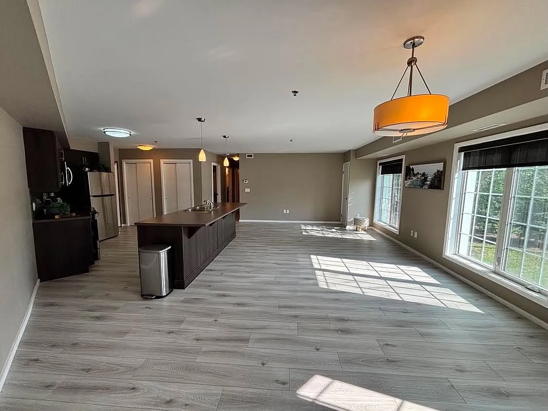 115 Bridgeland Drive N — Photo 3