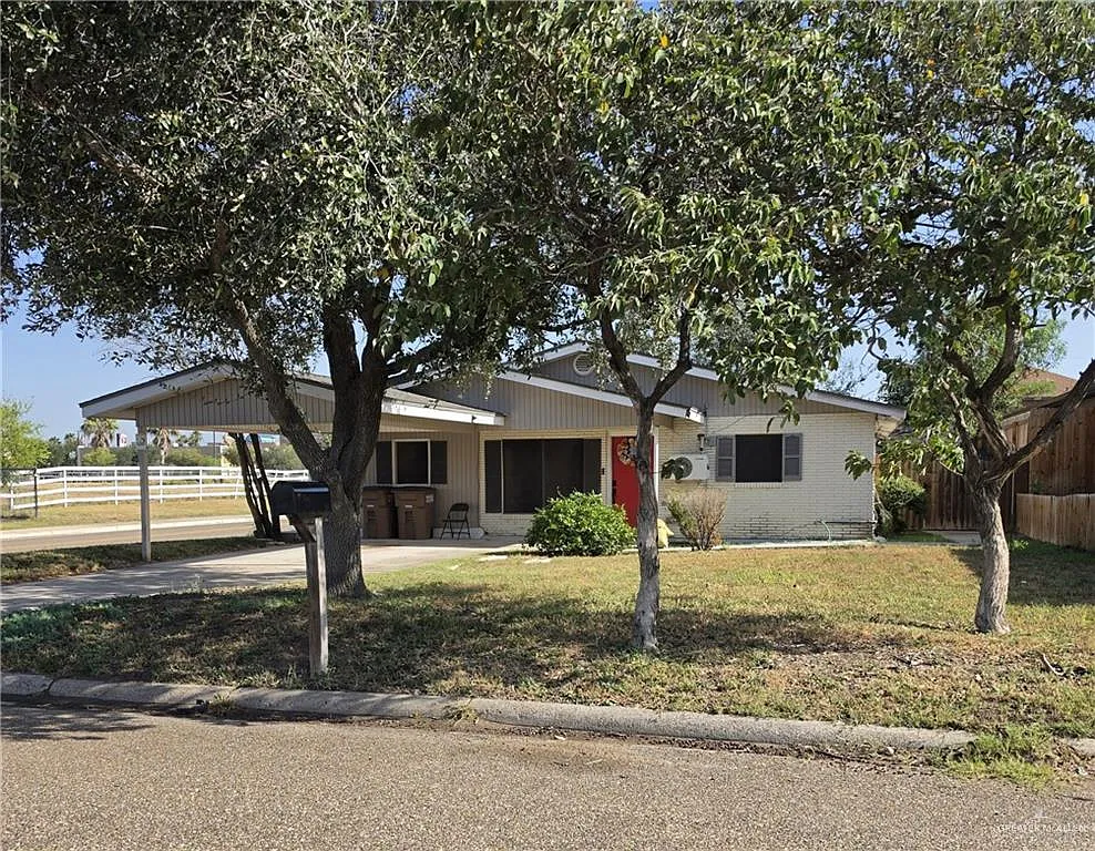 1121 W Mahl St — Photo 1