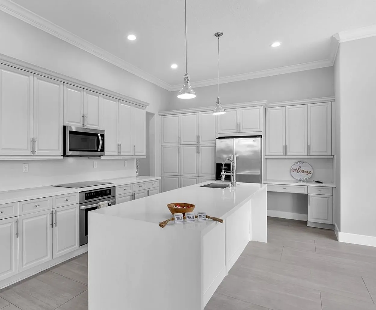 5 bed, 4.5 bath, 3382 sqft, $8,500 — Photo 2