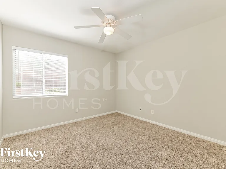 1049 Silver Star St — Photo 11