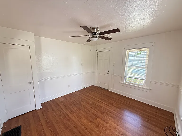1613 Gummer Ave #3&4 — Photo 2