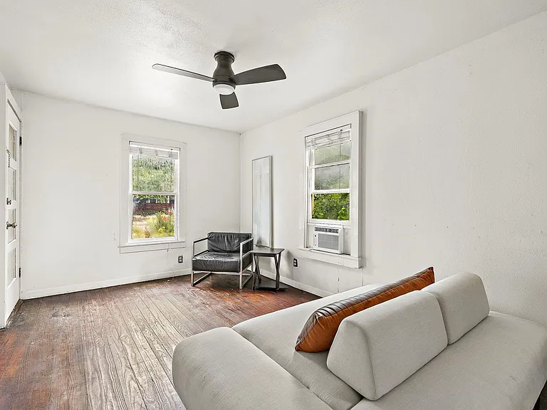 1710 Haskell St — Photo 6