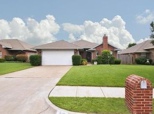 1616 Pinnacle Ln, Edmond, OK 73003