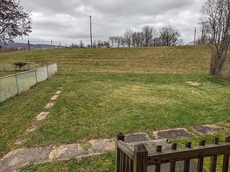 421 Finn St — Photo 3