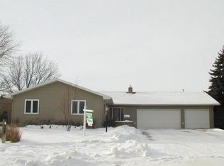 903 Shakespeare Rd, Grand Forks, ND 58203