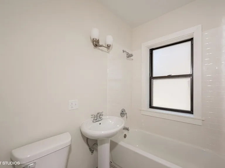 4934 W Jackson Blvd #1E — Photo 8