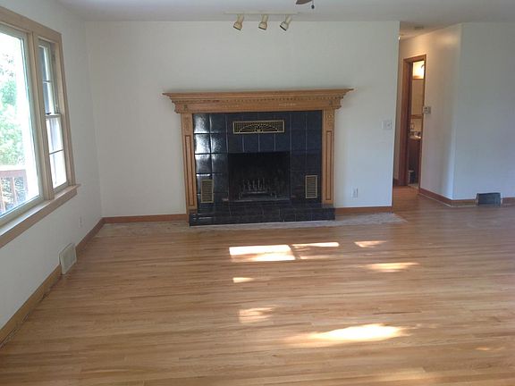 Living room with fireplace