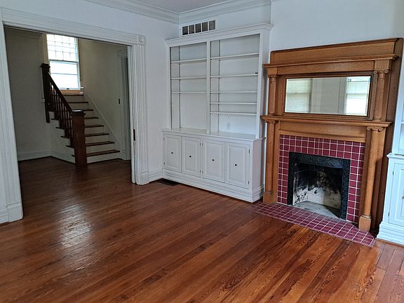 3rd image of 179 Kentucky Ave