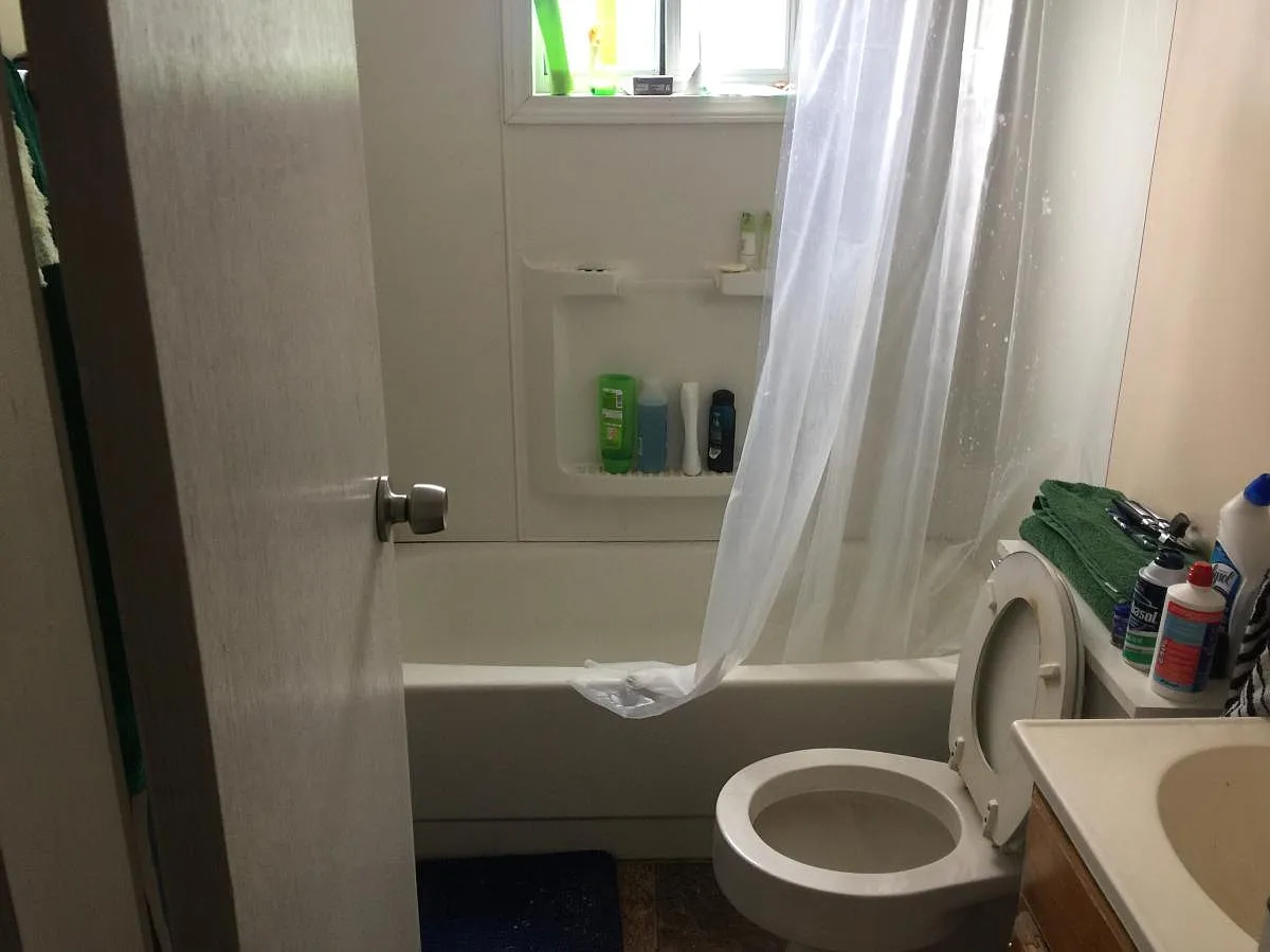 4 bed, $2,600 — Photo 1