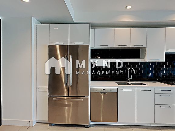 4th image of 4422 N 75th St Unit 5006