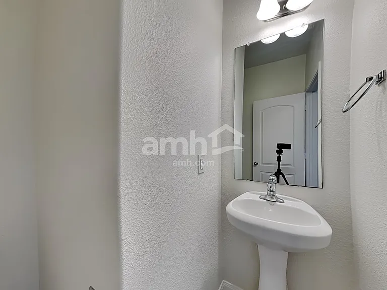 920 Summer Stream Rd — Photo 8