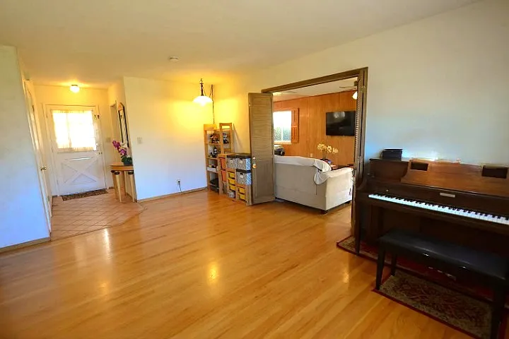 955 Sheila Ct — Photo 5