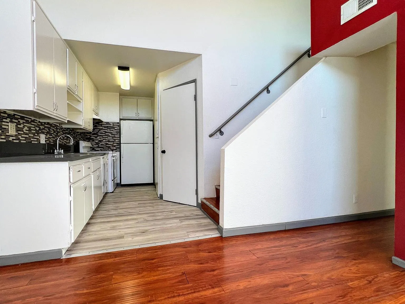 3 bed, 1100 sqft, $3,195 — Photo 2