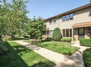 1572 Greenwood Rd, Glenview, IL 60026
