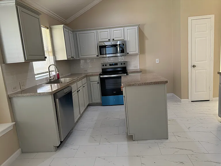 6609 Fairglen Dr — Photo 18
