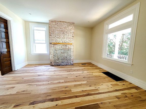LivingRoom w/ Pocket Doors
