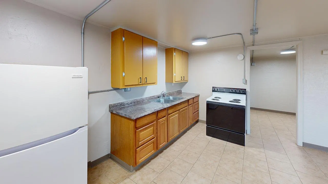 800 E Main St — Photo 3