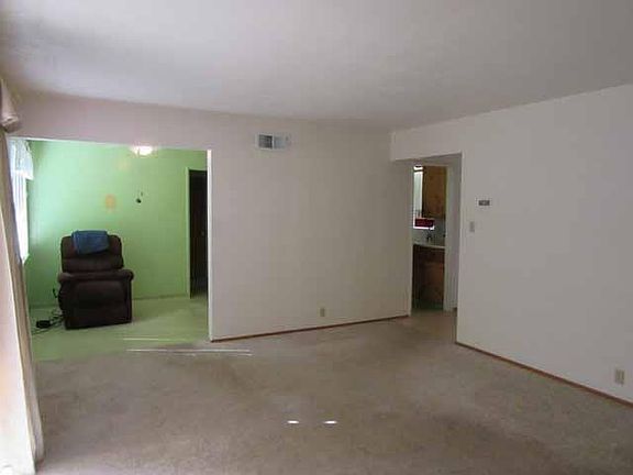 5th image of 1127 E North St