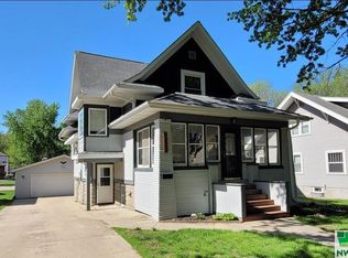 1006 7th St, Sheldon, IA 51201