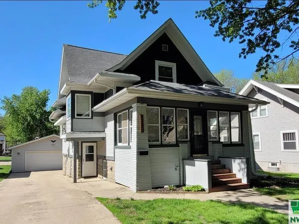 1006 7th St, Sheldon, IA 51201