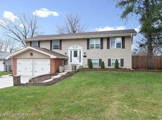 21W743 Buckingham Rd, Glen Ellyn, IL 60137