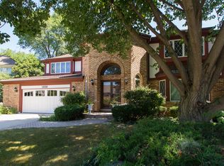 1828 Wakeman Ct, Wheaton, IL 60187