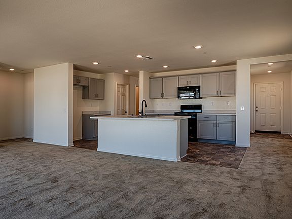 3rd image of 490 Cimarron Dr