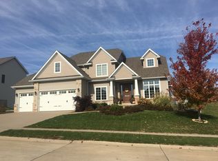5216 Auburn Ct, Bettendorf, IA