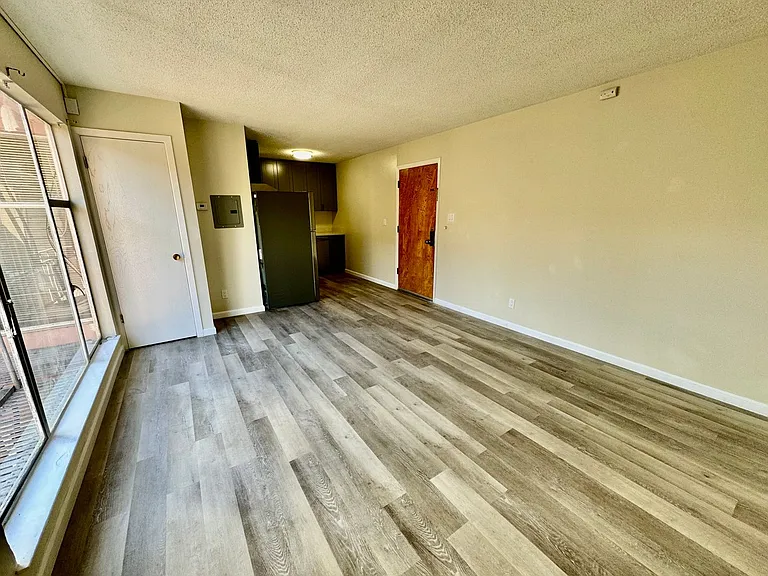 543 Buena Vista Ave West — Photo 7