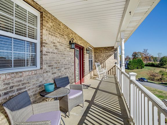 3rd image of 1526 Brahman Ln