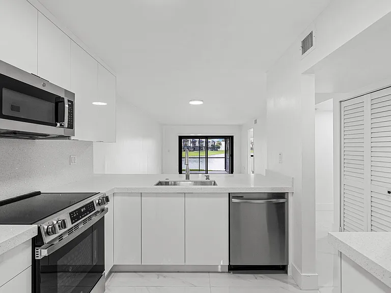 510 W Park Dr #104-3 — Photo 2