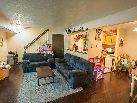 3rd image of 292 Canterbury Ln #D-25