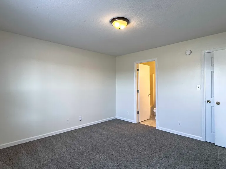 104 Waterford Dr — Photo 8