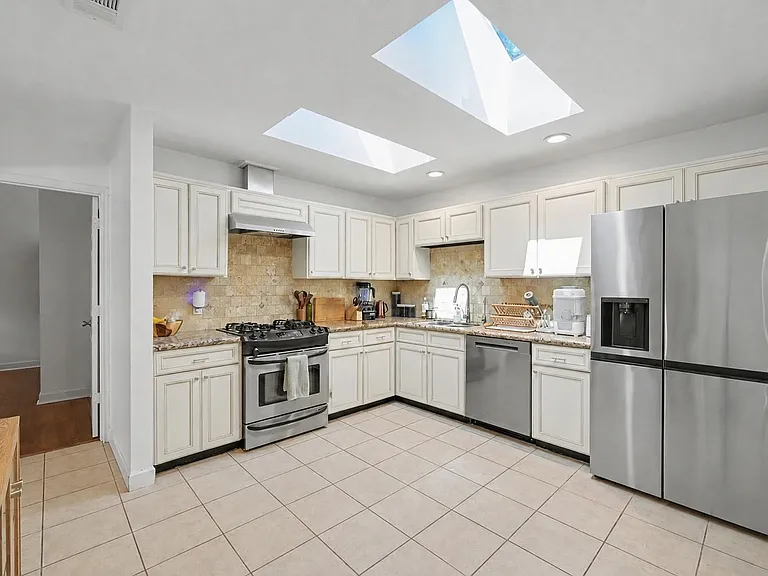 69 Wind Whisper Ct — Photo 10