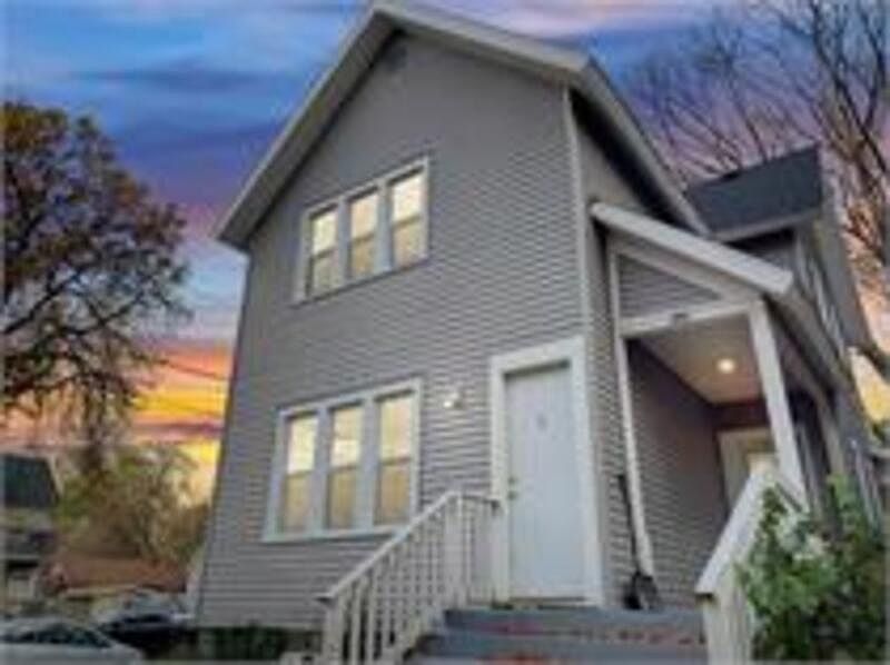 1st image of 156 Lexington Ave NW #2