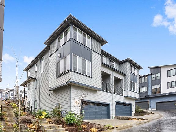3rd image of 26723 NE Boyd Way Unit 102