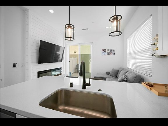 4th image of 2450 E Encanto Paseo