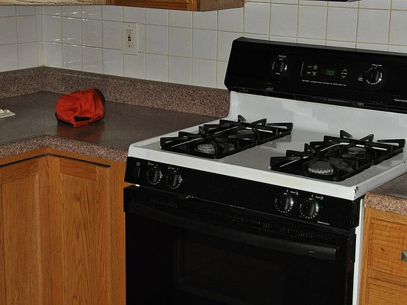 3rd image of 8128 Parkwood Dr