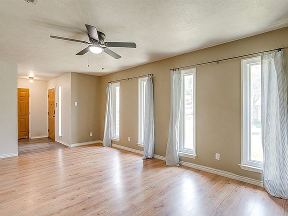 5th image of 2617 Magnolia Dr