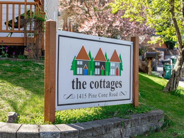 1415 Pine Cone Rd APT 15, Moscow, ID 83843
