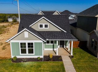 302 Red Bird Ln, Granbury, TX 76049