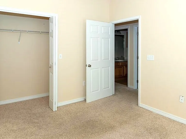 1469 Bentley Cir — Photo 8