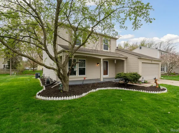 1899 Farmbrook Dr, Troy, MI 48098