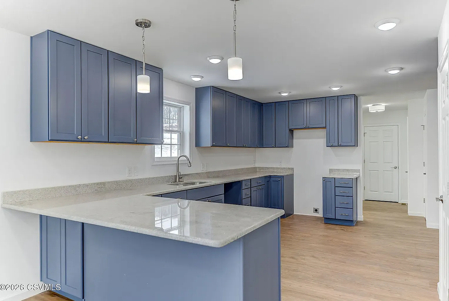 4 bed, 2137 sqft, $3,700 — Photo 4