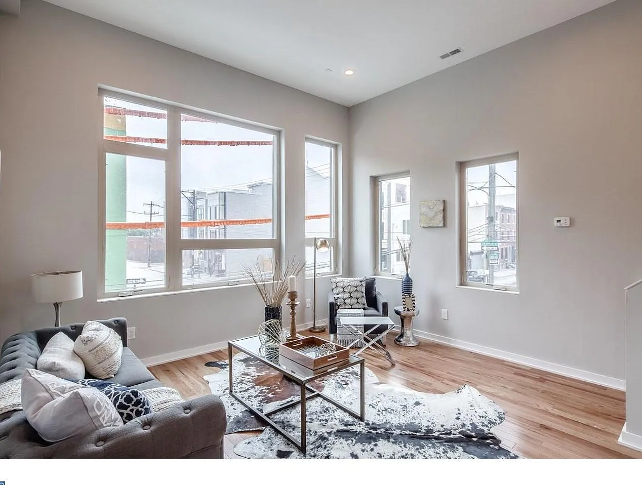 3 bed, 2100 sqft, $2,700 — Photo 4